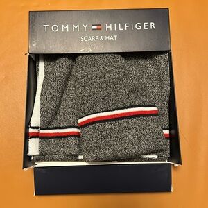 Tommy Hilfiger Scarf and hat